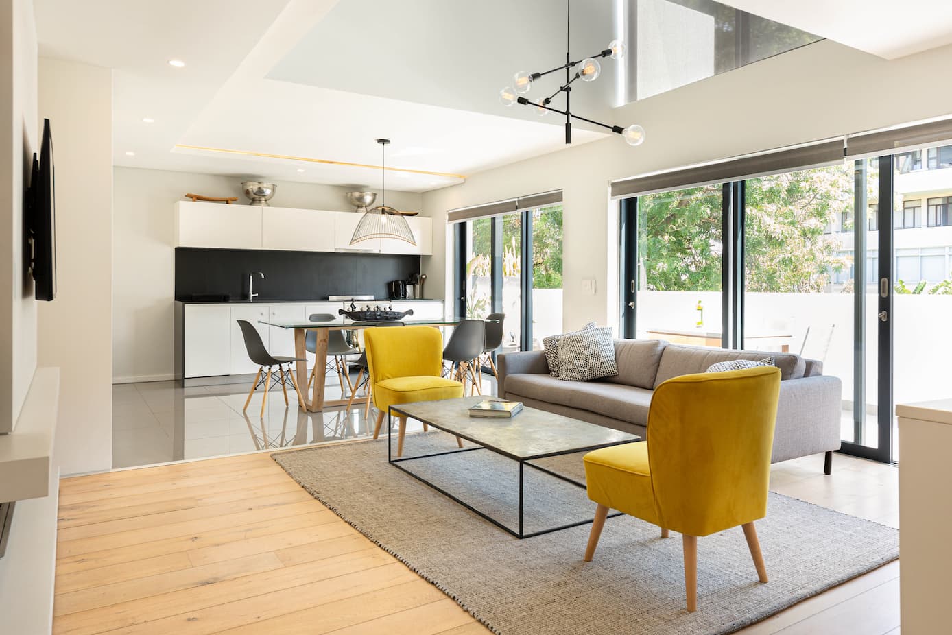 Light and Spacious 2 bed apartment in Sea Point