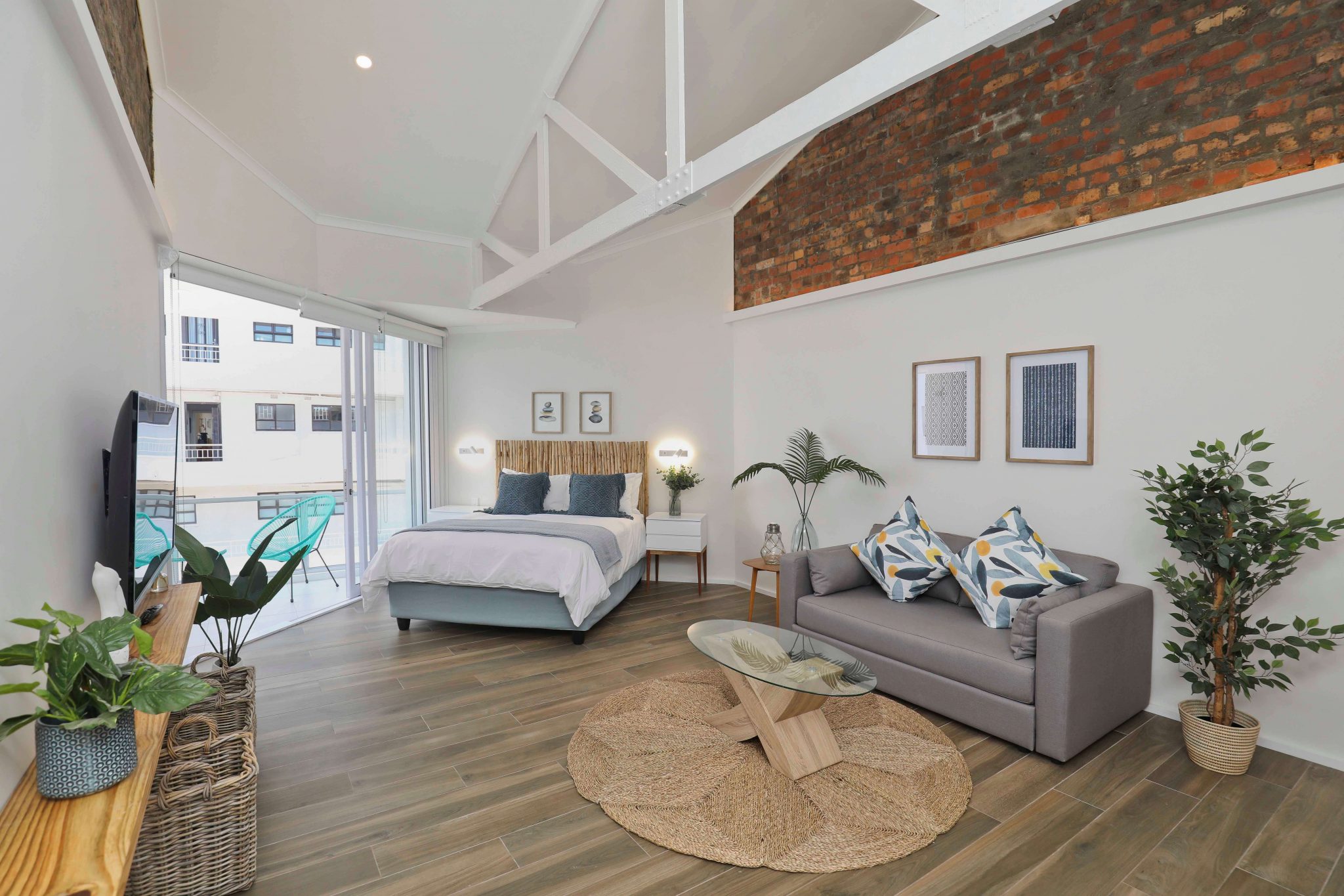 Loft style studio on popular Beach Road thumbnail 3