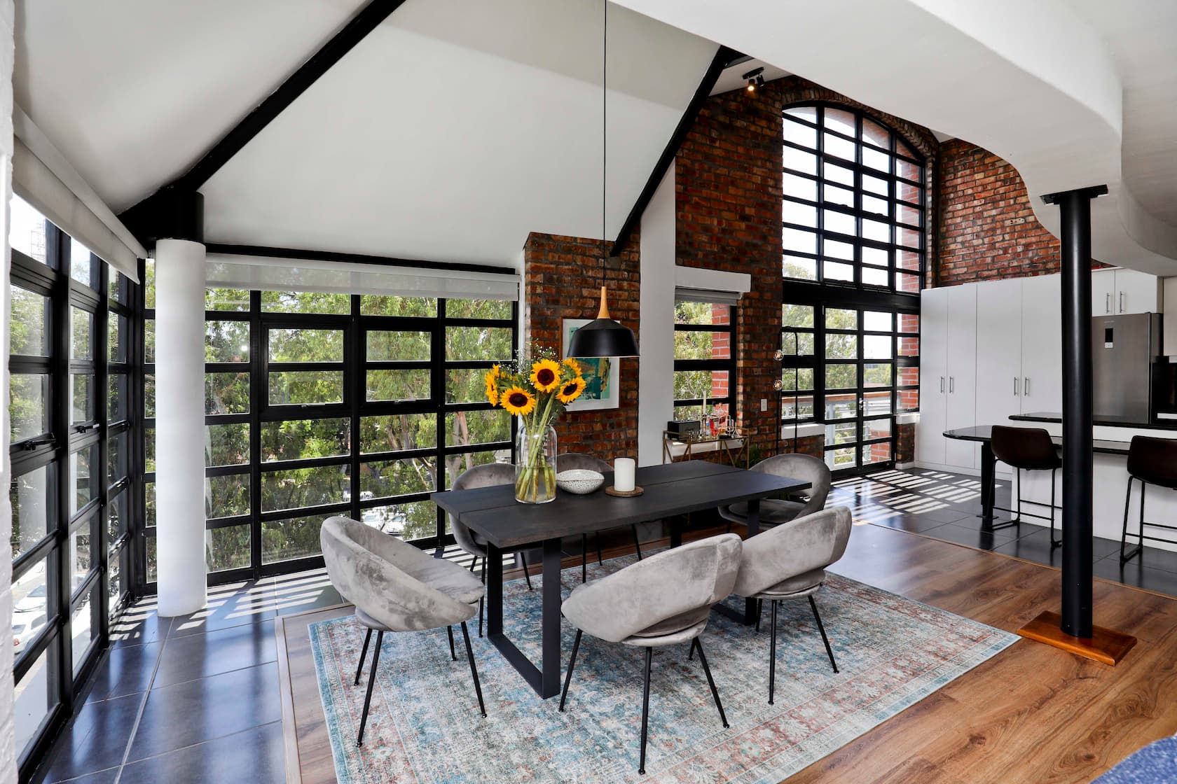 Luxurious loft in De Waterkant thumbnail 3