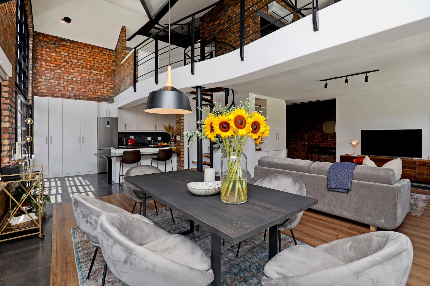 Luxurious loft in De Waterkant thumbnail 2