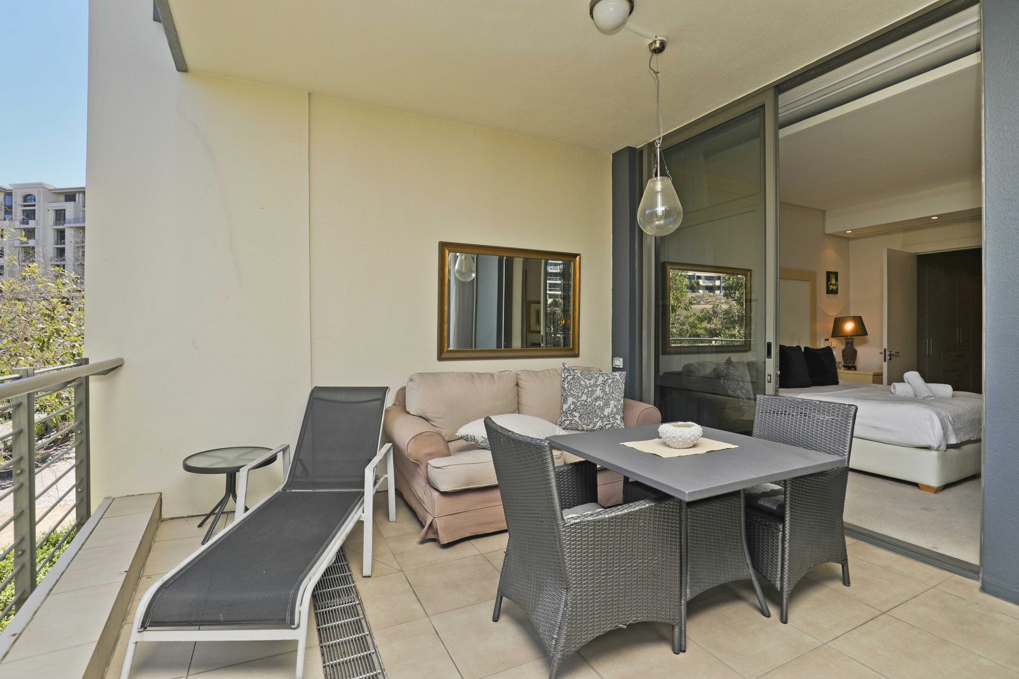 Luxury Waterfront Apartment thumbnail 2