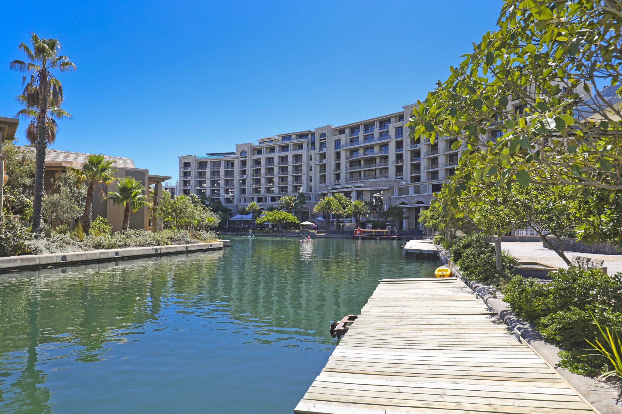 Luxury Waterfront Apartment thumbnail 3