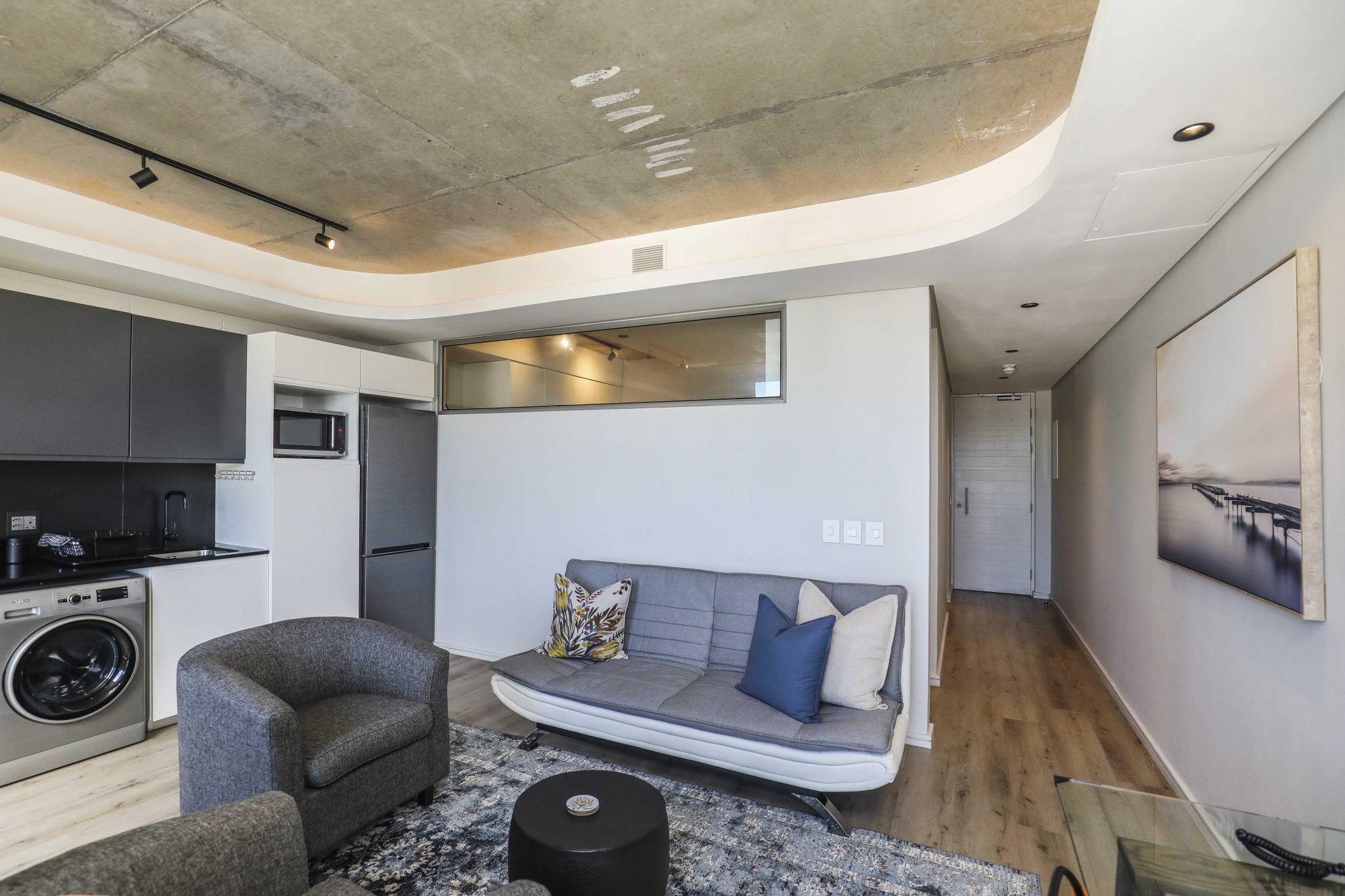 Modern 1 bed in De Waterkant thumbnail 2