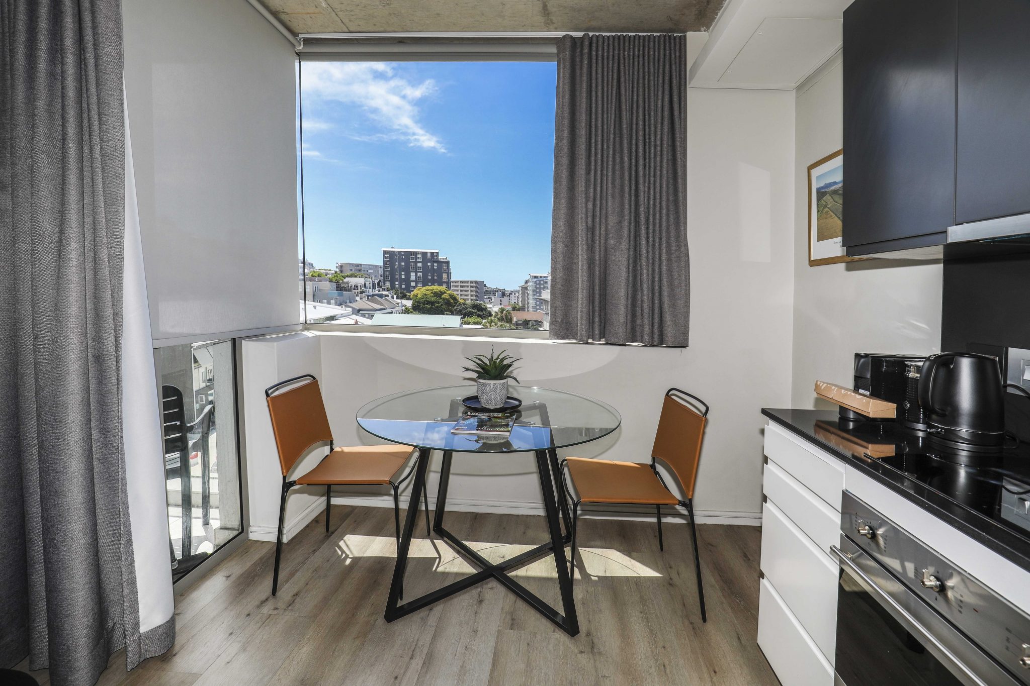 Modern 1 bed in De Waterkant thumbnail 3