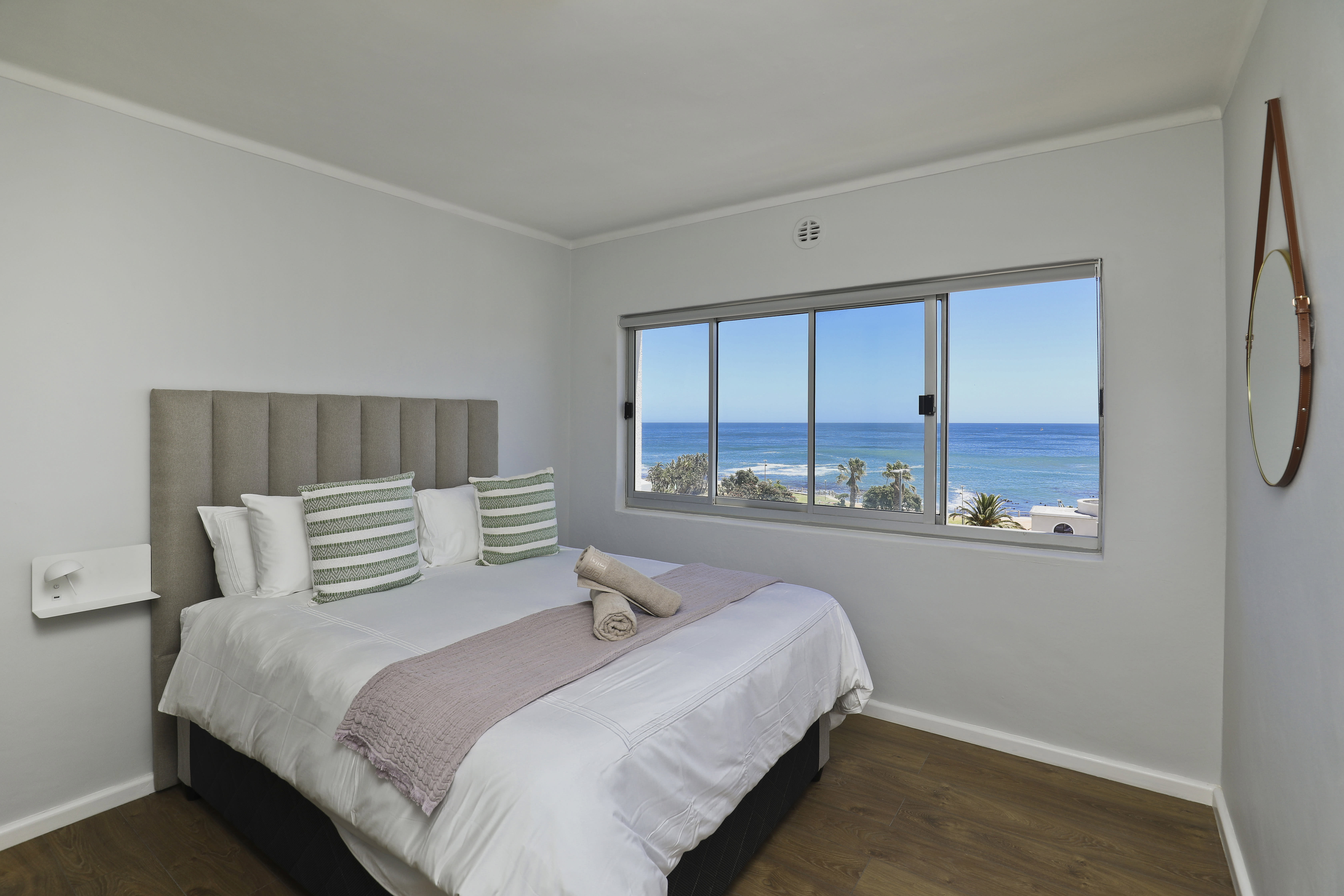 Pavillion views Sea Point thumbnail 3