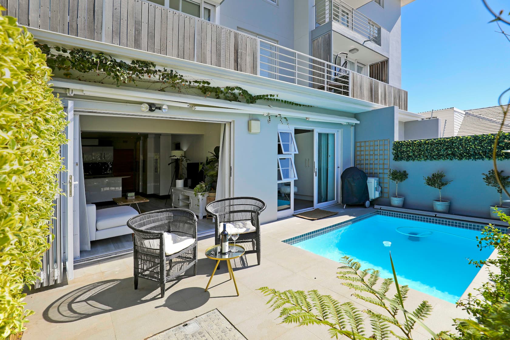 Peaceful oasis with own pool thumbnail 4