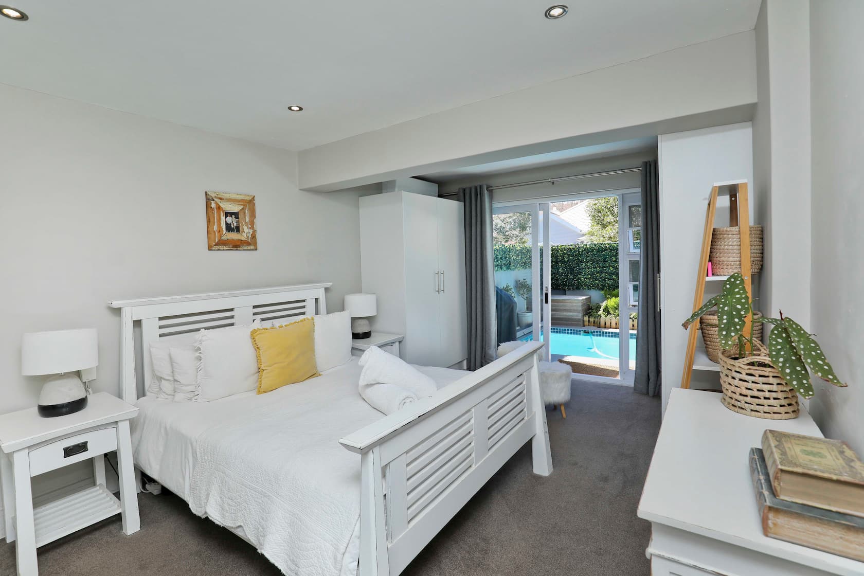 Peaceful oasis with own pool