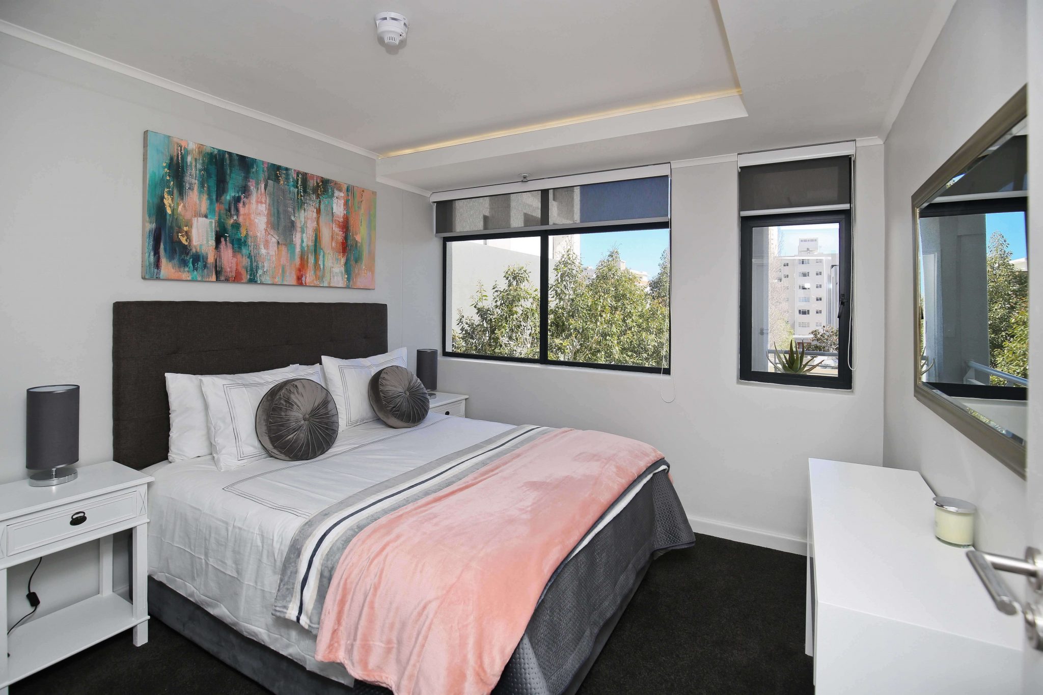 Spacious 1 bed apartment in Sea Point