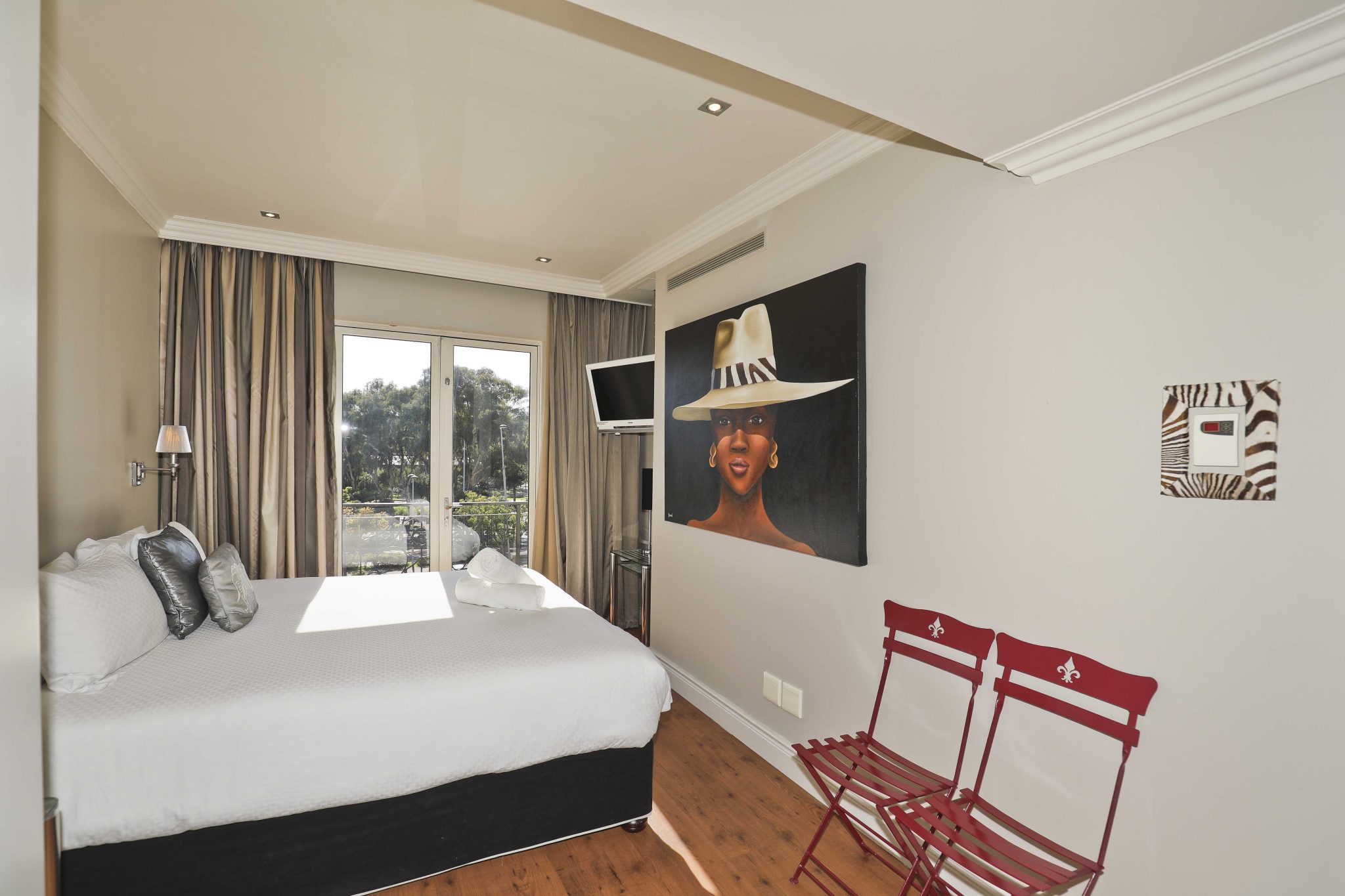 Super spacious 2 bedroom apt in Green Point