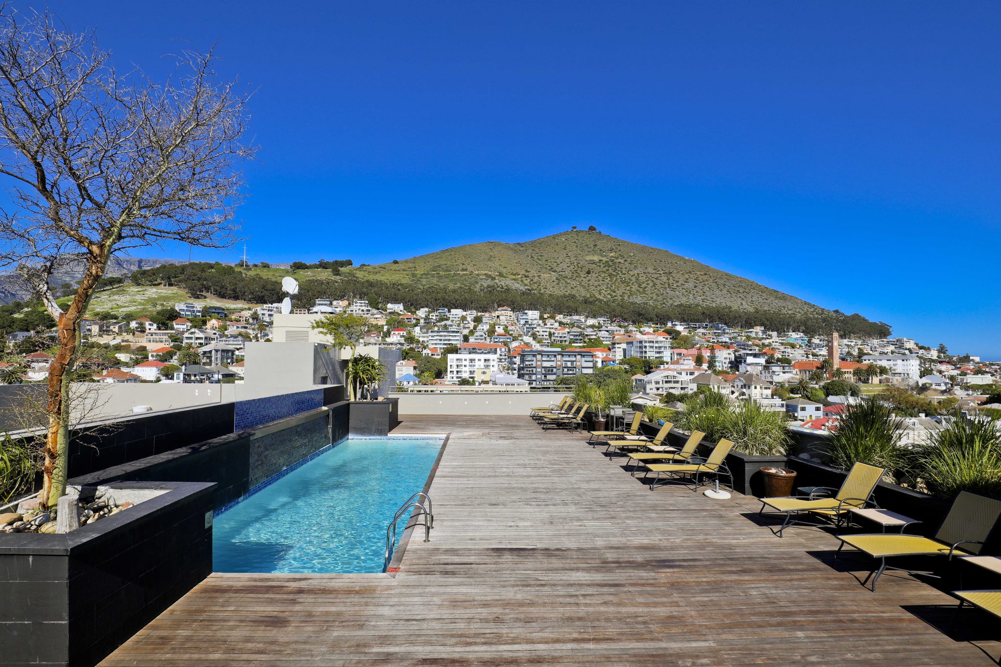 Super spacious 2 bedroom apt in Green Point thumbnail 4