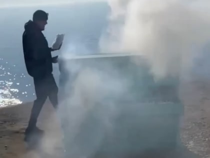 На острове Русский неизвестные сожгли арт-объект «Пианино» — видео