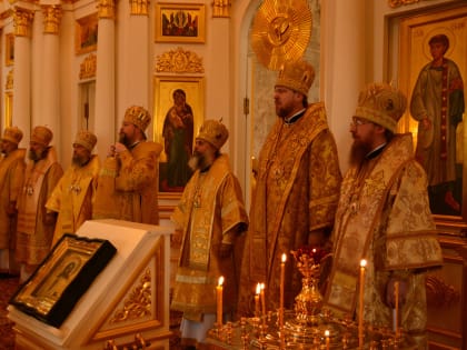 Глава Приморской митрополии принял участие в торжествах, посвященных 21-летию перенесения мощей святителя Феофана Затворника в Успенский Вышенский монастырь