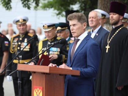 Выпускников-нахимовцев поздравили во Владивостоке