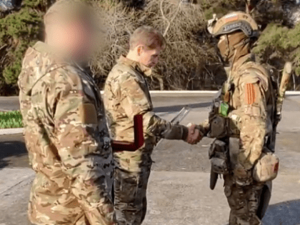 Олег Кожемяко вручил федеральные и региональные награды бойцам в зоне СВО