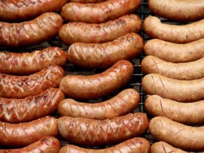 Товары с опасным «мясным клеем» обнаружили на полках российских магазинов