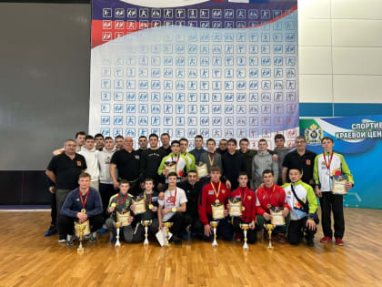 12 медалей первенства ДФО завоевали приморские борцы