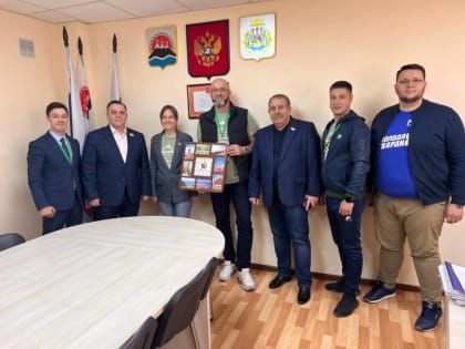 От Владивостока до Петропавловска-Камчатского: молодые депутаты единороссы обмениваются опытом на Камчатке