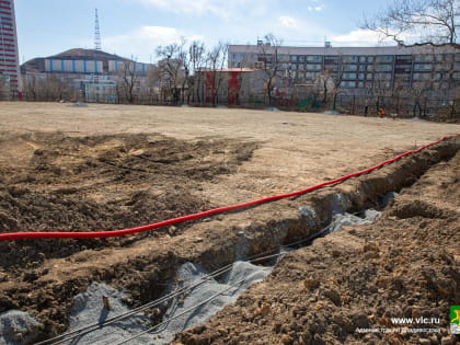 Реконструкция стадиона школы №67 ведется во Владивостоке