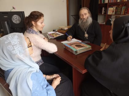 В Духовно-просветительском центре г. Арсеньева состоялась рабочая встреча епископа Арсеньевского и Дальнегорского Гурия с директором Историко-Краеведческого музея п. Ольги