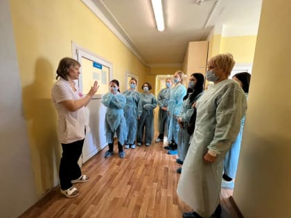 Будущие врачи посетили третий роддом