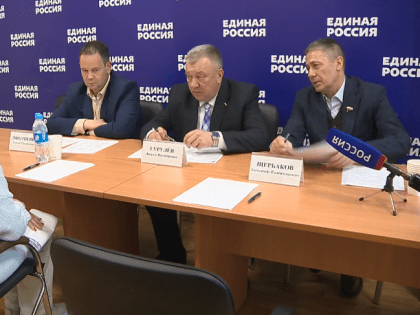 Депутаты Госдумы РФ провели прием граждан во Владивостоке