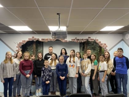 Сотрудники следственного управления организовали экскурсию в «Дальневосточный центр увековечивания памяти погибших при защите Отечества» для воспитанников центра содействия для дет