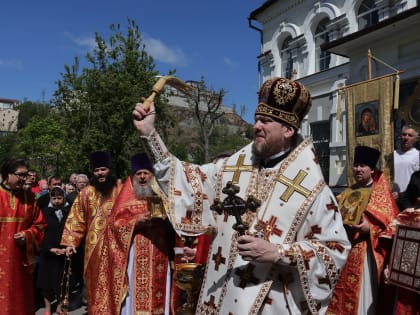В день престольного праздника митрополит Владимир совершил Божественную литургию в Свято-Никольском соборе