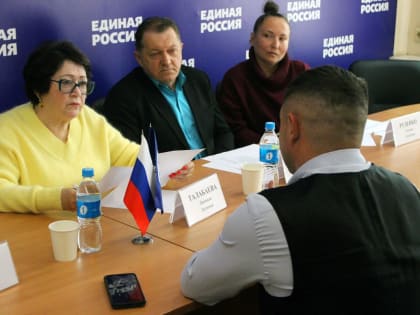 Сенатор решает вопрос с асфальтированием в Владивостоке