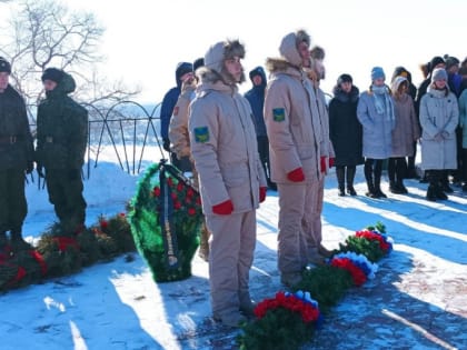 ЛЕСОЗАВОДЧАНЕ ПОЧТИЛИ ПАМЯТЬ ВОИНОВ-ИНТЕРНАЦИОНАЛИСТОВ