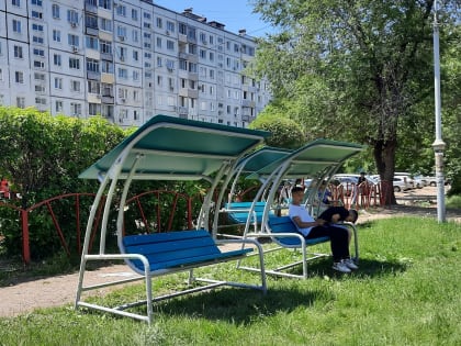 Начались работы на детской площадке по ул. Калининской