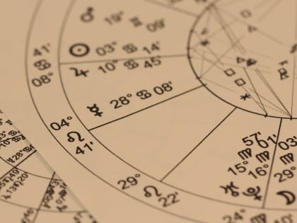На полтора миллиона рублей экстрасенсы обобрали женщину в Приморье