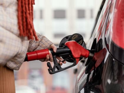 Снижение цен на бензин в России: положительные прогнозы на будущее