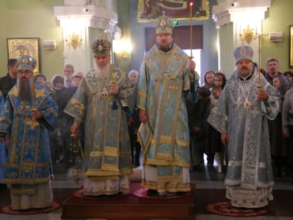 В канун праздника Покрова Пресвятой Богородицы сонм архипастырей совершили всенощное бдение в Покровском соборе