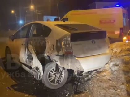 «Приус» разворотило в клочья: ДТП произошло во Владивостоке — видео