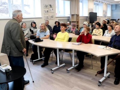 Воспоминания, стихи и песни: во Владивостоке прошла творческая встреча с поэтом Борисом Лапузиным