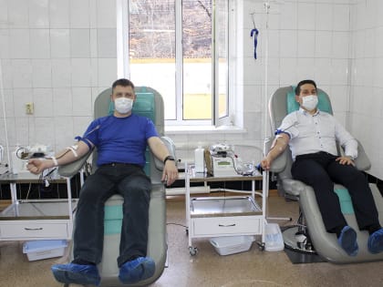 В Национальный день донора находкинские спасатели сдали кровь