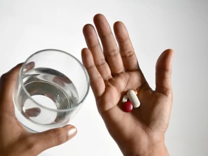 Половина россиян покупает лекарства без назначения врача