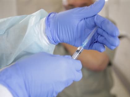 Обязательную вакцинацию от COVID-19 для пожилых ввели в Приморье