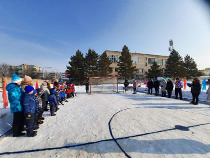 Сегодня на площадке стадиона «Восток» прошли городские соревнования по мини-хоккею с мячом среди воспитанников детских садов