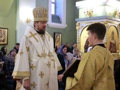 Митрополит Владивостокский и Приморский Владимир возглавил Божественную литургию в Покровском соборе