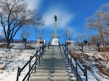 В Приморье открыли обновлённый монумент на братском захоронении советских воинов