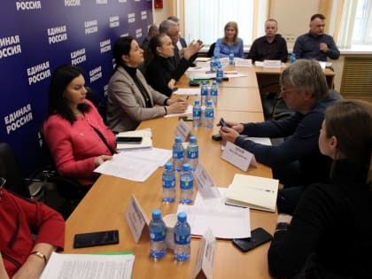 В приемной партии проконсультировали жительниц Приморья