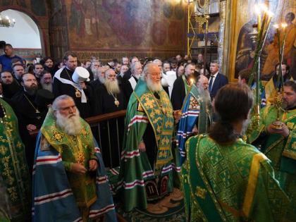 Глава митрополии молился за малой вечерней с чтением акафиста преподобному Сергию, совершенной Предстоятелем Русской Церкви