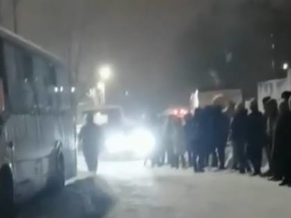 Жители Владивостока не могут уехать на работу из-за отсутствия автобусов