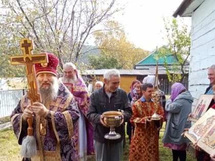 В праздник Воздвижения Креста Господня епископ Гурий совершил Божественную литургию в Крестовоздвиженском храме села Уборка (+ Фото + Видео)