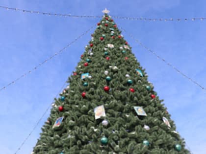 Ледовый городок на центральной площади города закрывается