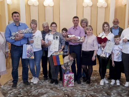 Новые жители Находки получили первые документы в День рождения города