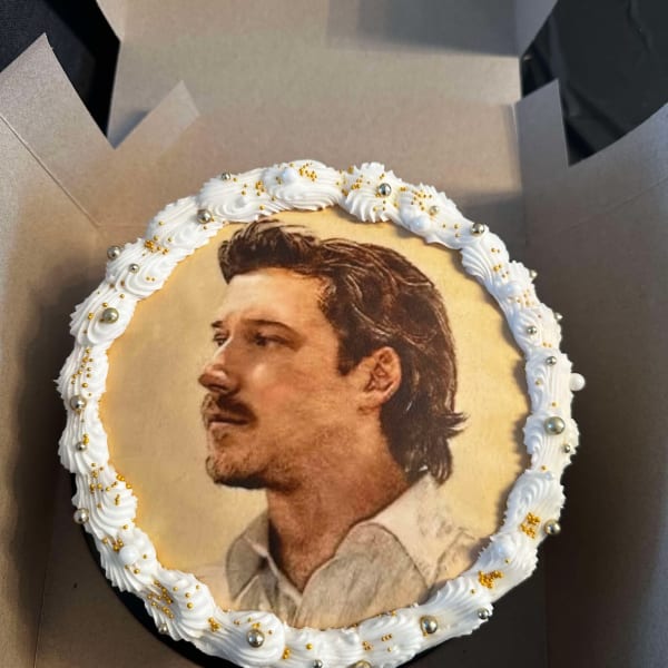 8" Round on Cake