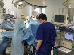 Свердловские врачи впервые прооперировали ребенка, устранив две патологии за раз