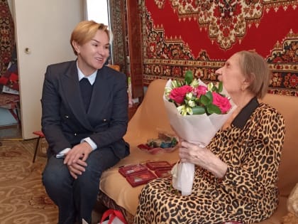 Исполняющая обязанности министра образования и молодёжной политики Светлана Тренихина поздравила ирбитского ветерана